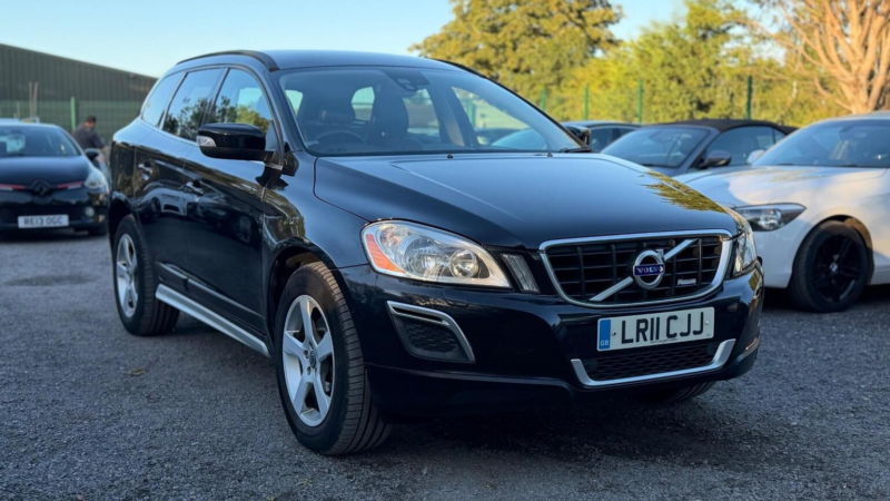 2011 Volvo Xc60 2.4 D5 R-Design Geartronic AWD Euro 5 5dr in Black — image 1