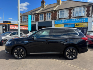 2018 Mitsubishi Outlander 2.0h 12kwh 4hs CVT 4WD Euro 6 (s/s) 5dr in Black — image 2