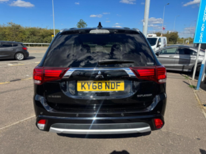 2018 Mitsubishi Outlander 2.0h 12kwh 4hs CVT 4WD Euro 6 (s/s) 5dr in Black — image 4