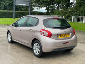 2013 Peugeot 208 1.4 E-Hdi Active Egc Euro 5 (s/s) 5dr in Pink — image 5