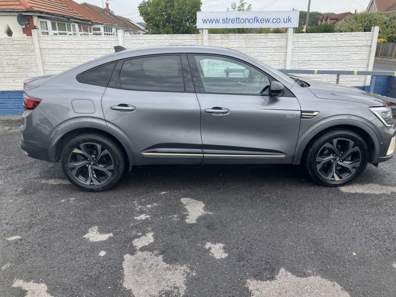 2023 Renault Arkana 1.6 E-Tech E-Tech Engineered in Grey — image 1