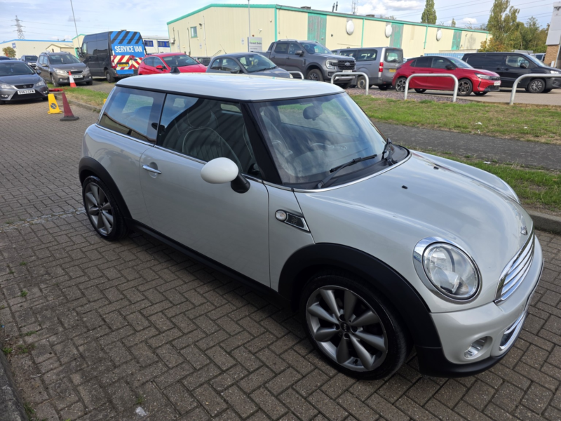 2012 MINI Hatch 1.6 Cooper London 2012 Edition Hatch in Silver — image 1