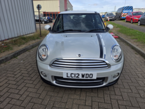 2012 MINI Hatch 1.6 Cooper London 2012 Edition Hatch in Silver — image 4