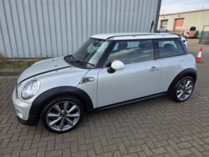 2012 MINI Hatch 1.6 Cooper London 2012 Edition Hatch in Silver — image 6