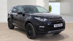 2016 Land Rover Discovery Sport 2.0 Td4 Se Tech Auto 4WD Euro 6 (s/s) 5dr in Black — image 4