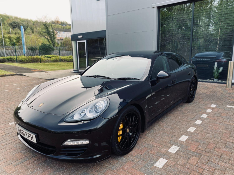 2012 Porsche Panamera 3.0 D V6 in Black — image 1