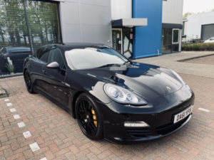 2012 Porsche Panamera 3.0 D V6 in Black — image 3