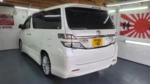 2012 Toyota Vellfire 2.4 Lounge Seats in White — image 3