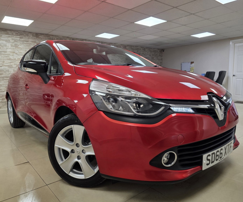 2016 Renault Clio 1.2 16v Dynamique Nav Hatchback 5dr Petrol Manual Euro 6 (75 Ps) in Red — image 1