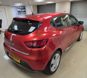 2016 Renault Clio 1.2 16v Dynamique Nav Hatchback 5dr Petrol Manual Euro 6 (75 Ps) in Red — image 3