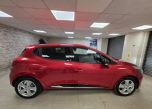 2016 Renault Clio 1.2 16v Dynamique Nav Hatchback 5dr Petrol Manual Euro 6 (75 Ps) in Red — image 6