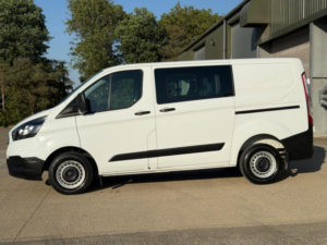 2023 Ford Transit Custom 2.0 300 Ecoblue Leader Crew Van L1 H1 Euro 6 (s/s) 5dr in White — image 4