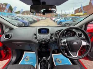 2016 Ford Fiesta 1.5 Tdci Zetec Euro 6 3dr in Red — image 2