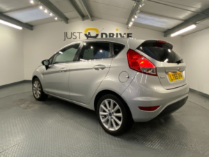 2015 Ford Fiesta 1.0t Ecoboost Titanium Hatchback 5dr Petrol Manual Euro 6 (s/s) (100 Ps) in Silver — image 4