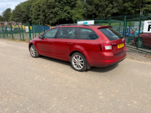 2014 Skoda Octavia 2.0 Tdi Elegance Estate 5dr Diesel Manual 4WD Euro 5 (s/s) (150 Ps) in Red — image 4