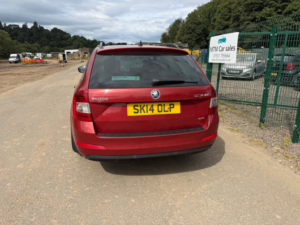 2014 Skoda Octavia 2.0 Tdi Elegance Estate 5dr Diesel Manual 4WD Euro 5 (s/s) (150 Ps) in Red — image 5