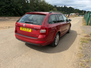 2014 Skoda Octavia 2.0 Tdi Elegance Estate 5dr Diesel Manual 4WD Euro 5 (s/s) (150 Ps) in Red — image 6