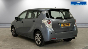 2011 Toyota Verso 1.8 V-Matic Tr Multidrive S Euro 5 5dr in Blue — image 3