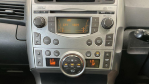 2011 Toyota Verso 1.8 V-Matic Tr Multidrive S Euro 5 5dr in Blue — image 5