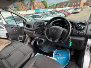 2015 Vauxhall Vivaro 1.6 Cdti 2900 Sportive L2 H1 Euro 5 5dr in Silver — image 2