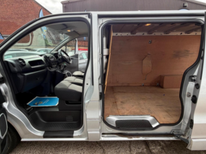 2015 Vauxhall Vivaro 1.6 Cdti 2900 Sportive L2 H1 Euro 5 5dr in Silver — image 5