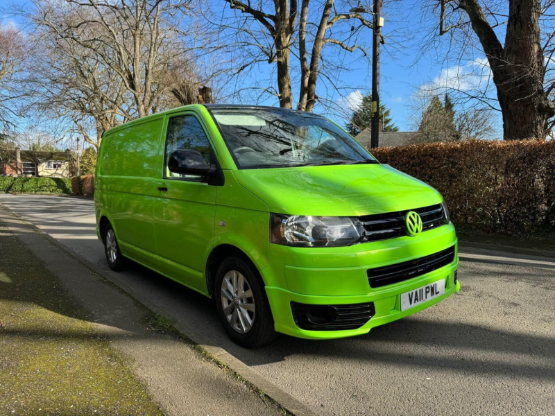 2011 Volkswagen Transporter in Green — image 1