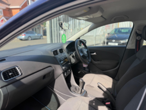 2009 Volkswagen Polo 1.6 Tdi Se Euro 5 5dr in Blue — image 5