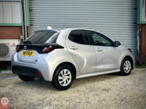 2021 Toyota Yaris Vvt-H Icon E-CVT Euro 6 Automatic (e-Cvt) Petrol/hybrid 1.5l in Silver — image 2