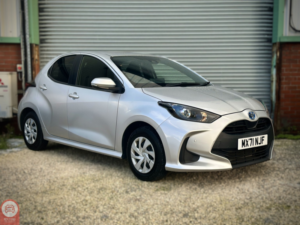 2021 Toyota Yaris Vvt-H Icon E-CVT Euro 6 Automatic (e-Cvt) Petrol/hybrid 1.5l in Silver — image 4