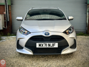 2021 Toyota Yaris Vvt-H Icon E-CVT Euro 6 Automatic (e-Cvt) Petrol/hybrid 1.5l in Silver — image 5