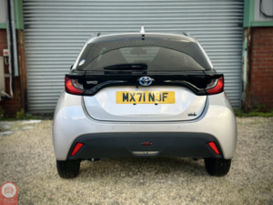 2021 Toyota Yaris Vvt-H Icon E-CVT Euro 6 Automatic (e-Cvt) Petrol/hybrid 1.5l in Silver — image 6