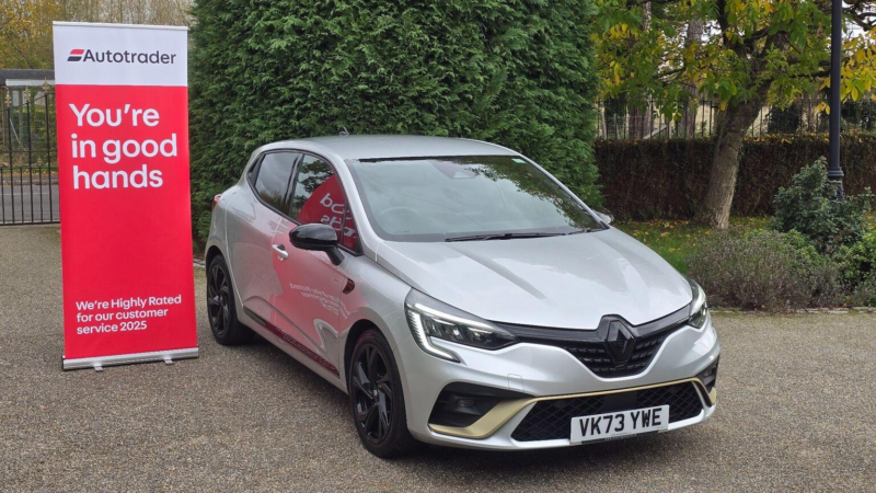 2023 Renault Clio 1.6 E-Tech E-Tech Engineered Auto Euro 6 (s/s) 5dr in Silver — image 1