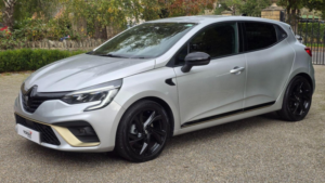 2023 Renault Clio 1.6 E-Tech E-Tech Engineered Auto Euro 6 (s/s) 5dr in Silver — image 3