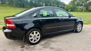 2004 Volvo S40 2.4i S Geartronic 4dr in Black — image 6