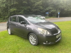 2011 Toyota Verso 2.2 D-Cat T Spirit in Grey — image 2