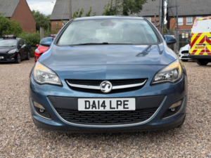 2014 Vauxhall Astra 1.6 16v Elite Auto Euro 5 5dr in Blue — image 2