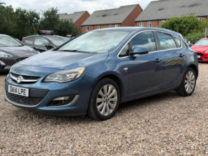 2014 Vauxhall Astra 1.6 16v Elite Auto Euro 5 5dr in Blue — image 3