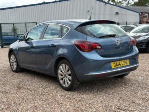 2014 Vauxhall Astra 1.6 16v Elite Auto Euro 5 5dr in Blue — image 4