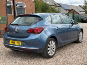 2014 Vauxhall Astra 1.6 16v Elite Auto Euro 5 5dr in Blue — image 6