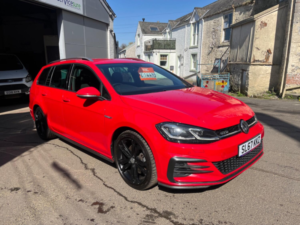 2017 Volkswagen Golf 2.0 Tdi Gtd in Red — image 2