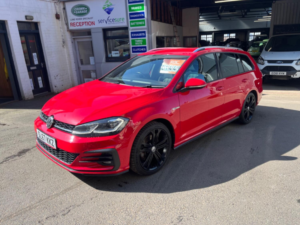 2017 Volkswagen Golf 2.0 Tdi Gtd in Red — image 4