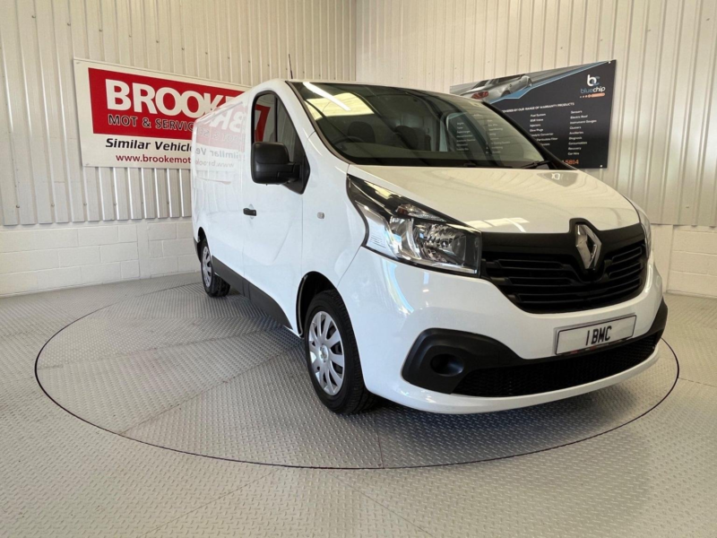 2019 Renault Trafic 1.6 Dci 27 Business+ Swb Standard Roof Euro 6 5dr in White — image 1