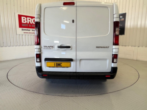 2019 Renault Trafic 1.6 Dci 27 Business+ Swb Standard Roof Euro 6 5dr in White — image 6