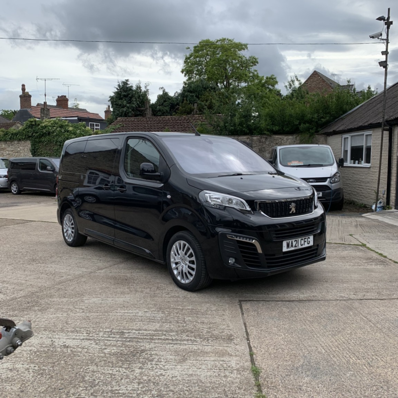 2021 Peugeot Traveller 1.5 Bluehdi Active in Black — image 1