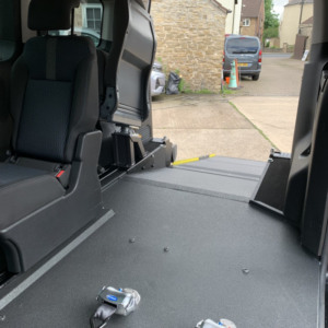 2021 Peugeot Traveller 1.5 Bluehdi Active in Black — image 6