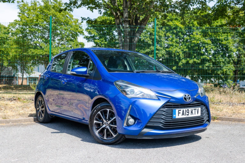 2019 Toyota Yaris 1.5 Vvt-I Icon Tech in Blue — image 1