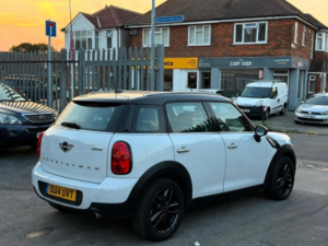 2014 MINI Countryman 1.6 Cooper Auto Euro 6 5dr in White — image 2