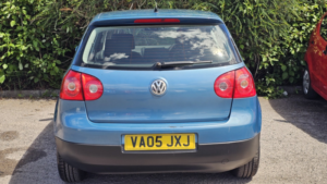 2005 Volkswagen Golf 1.6 Fsi Se in Blue — image 3