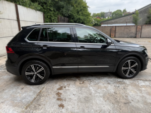 2018 Volkswagen Tiguan 2.0 Tdi Se Navigation in Black — image 3