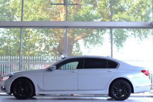 2014 BMW 7 Series 3.0 740li Saloon 4dr Petrol Auto Euro 6 (s/s) (326 Ps) in White — image 5